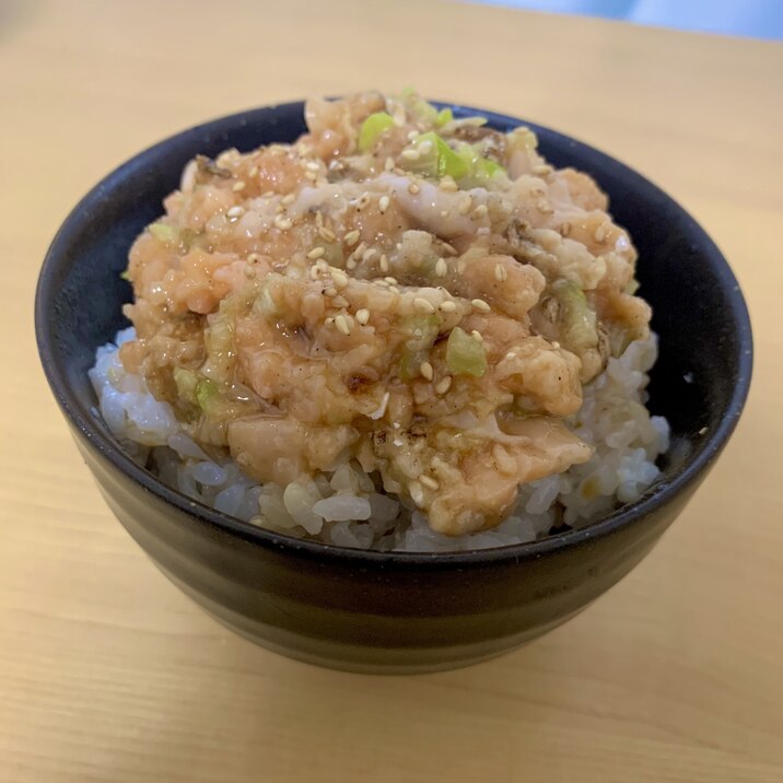 サーモンのなめろう丼